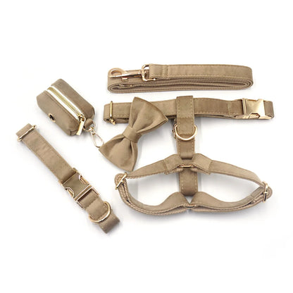 Pysinożek™ | Zestaw Light Coffee Velvet – szelki, smycz, obroża i kokarda dla psa i kota