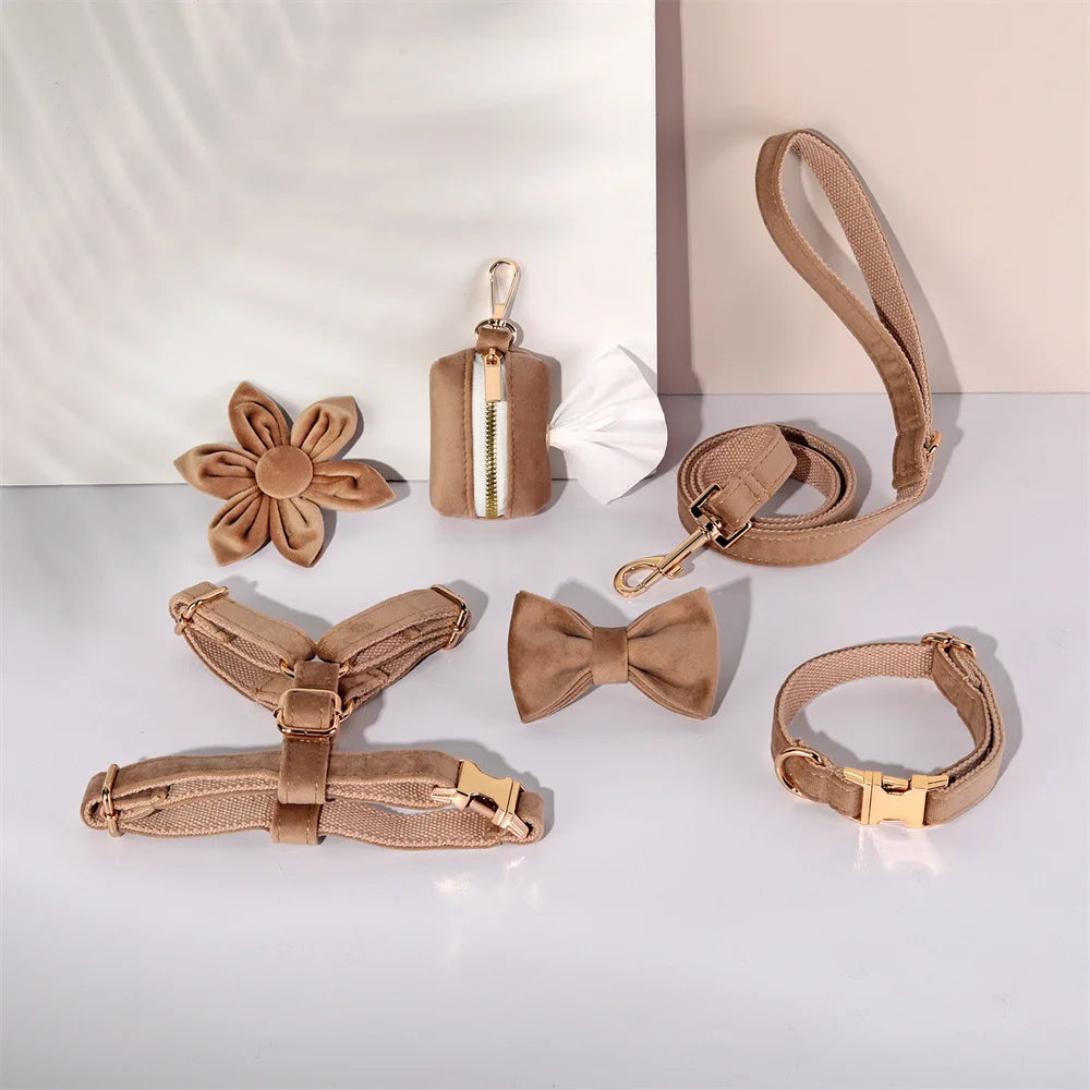 Pysinożek™ | Zestaw Light Coffee Velvet – szelki, smycz, obroża i kokarda dla psa i kota